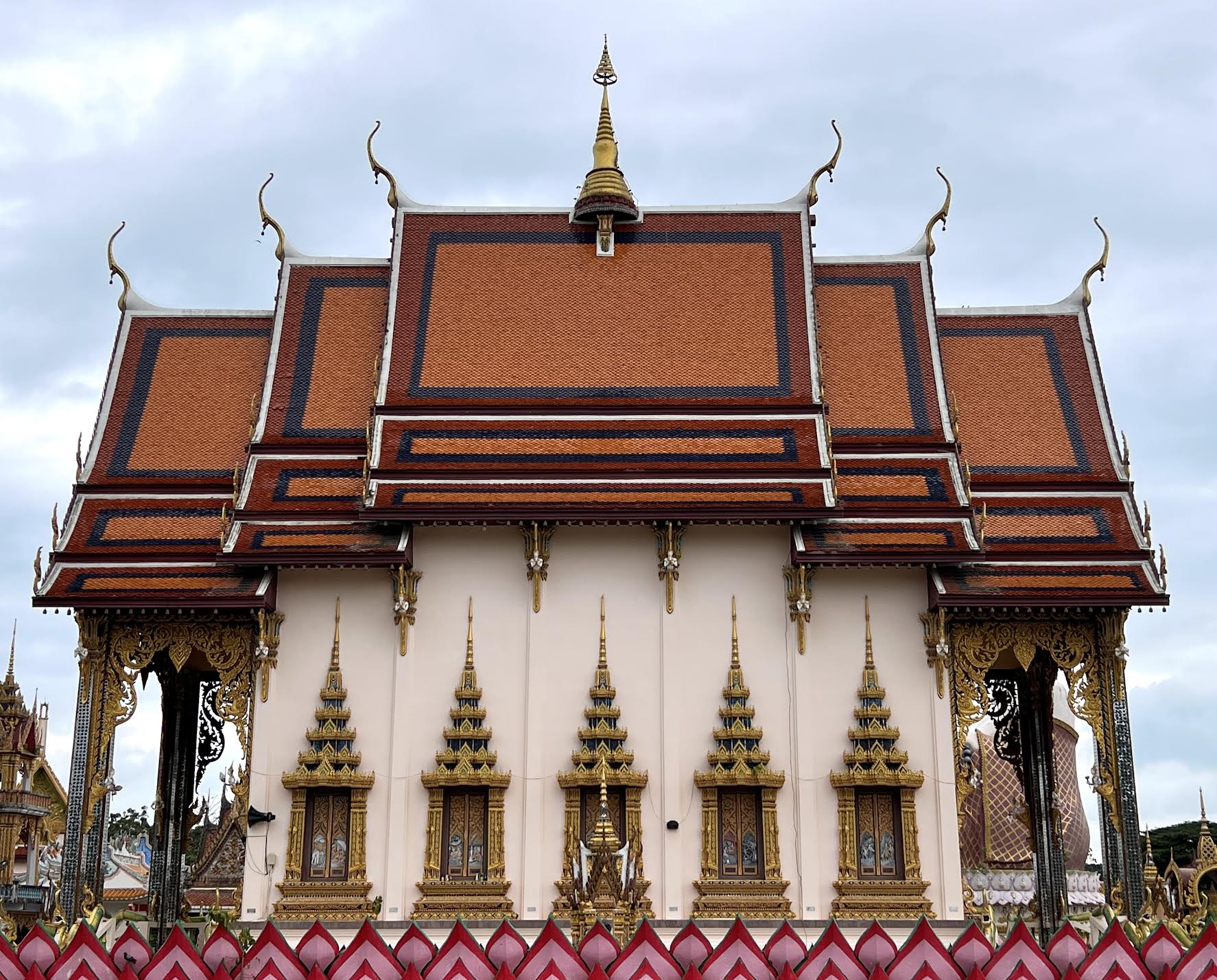 AWA - Wat Plai Laem